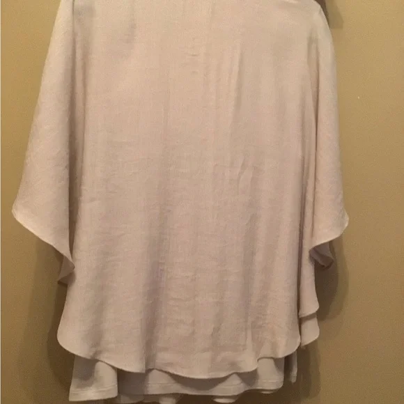 JM Collection tan shirt with lace V neck and cape like sleeves. - Picture 2 of 4